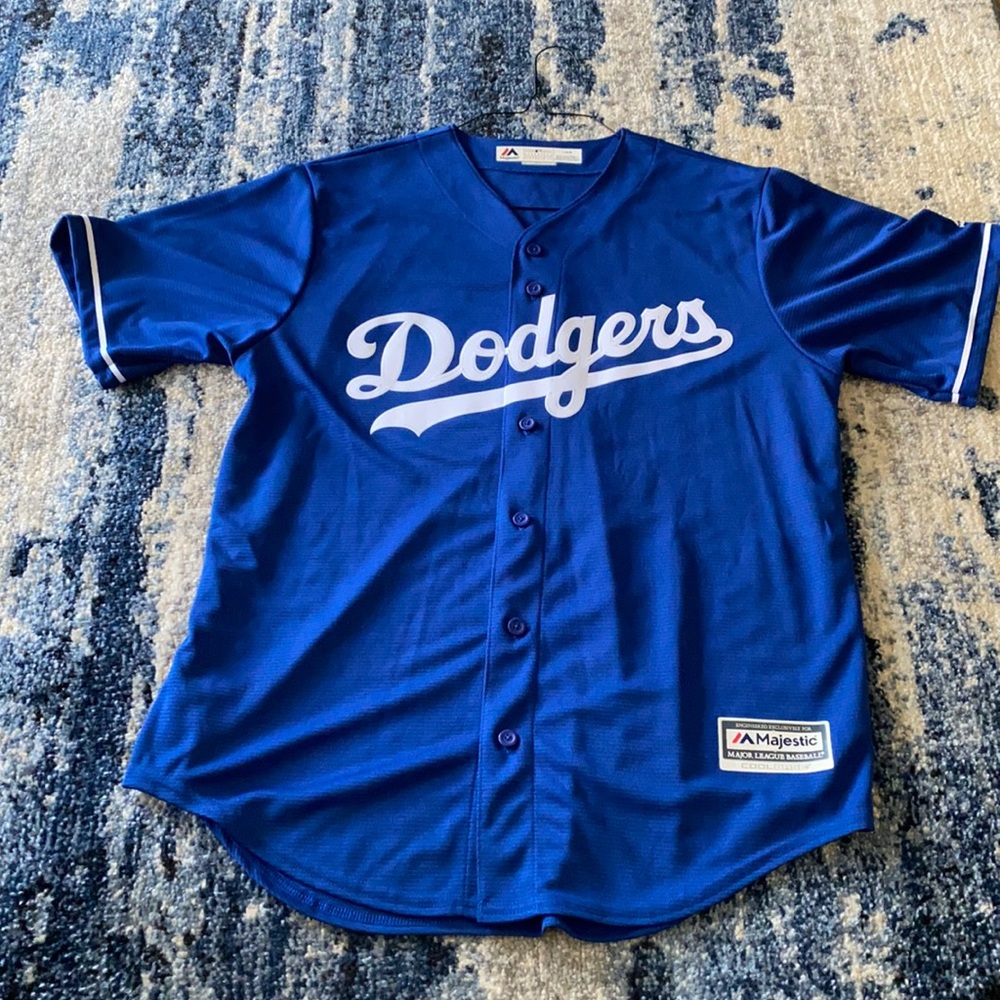 Los Angeles Dodgers jersey.